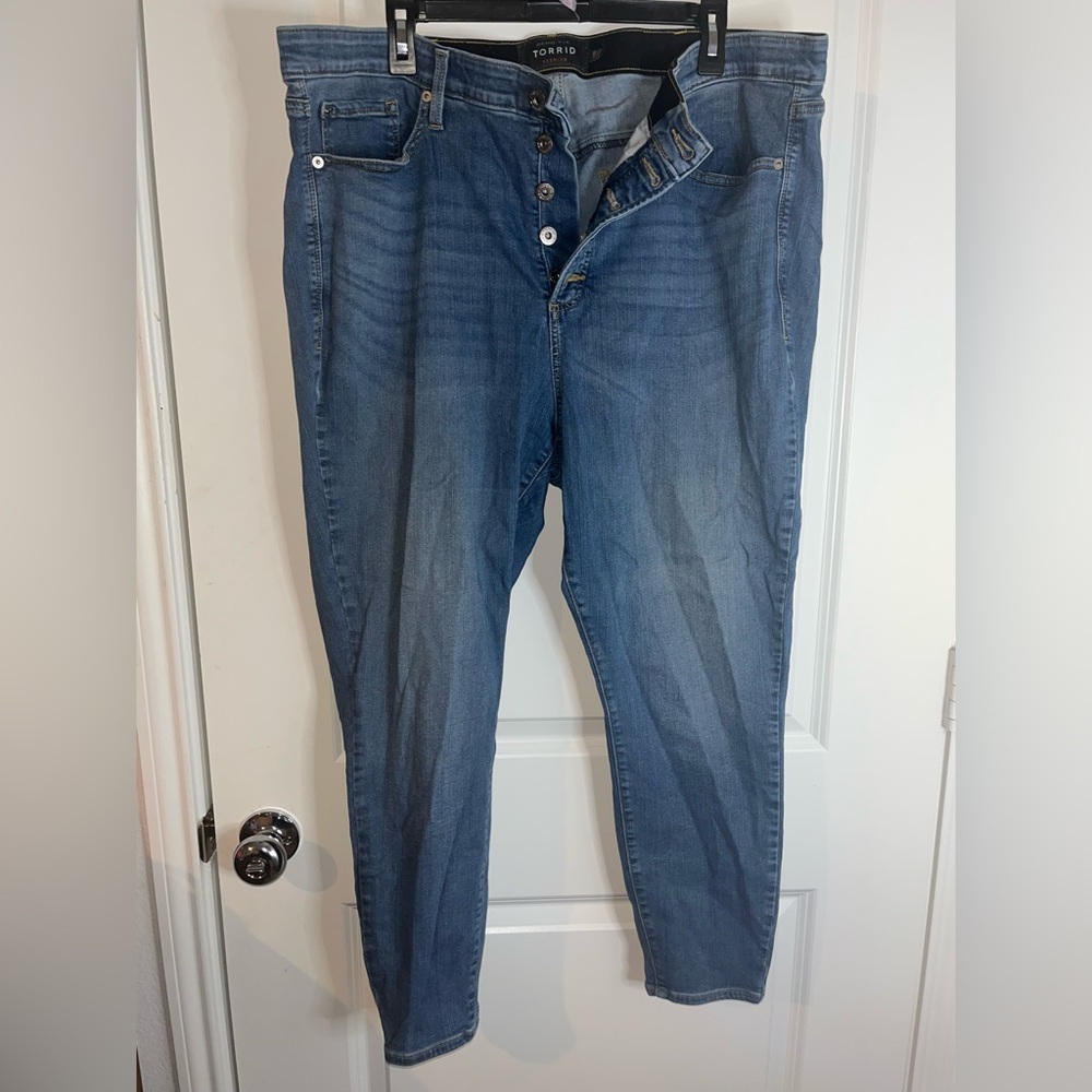 Torrid 5 Button Sky High Skinny Premium Everyday Stretchy Casual Jeans Sz 24R